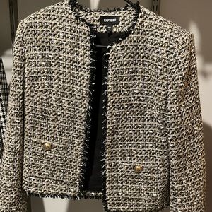 Business ladies! This is the perfect Blazer for your meetings/conferences